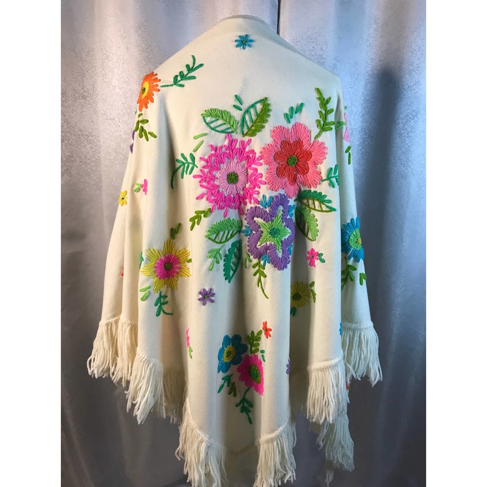 πππSOLD Vintage Hand Embroidered Large Cream Wool Shawl - Picture 1 of 7